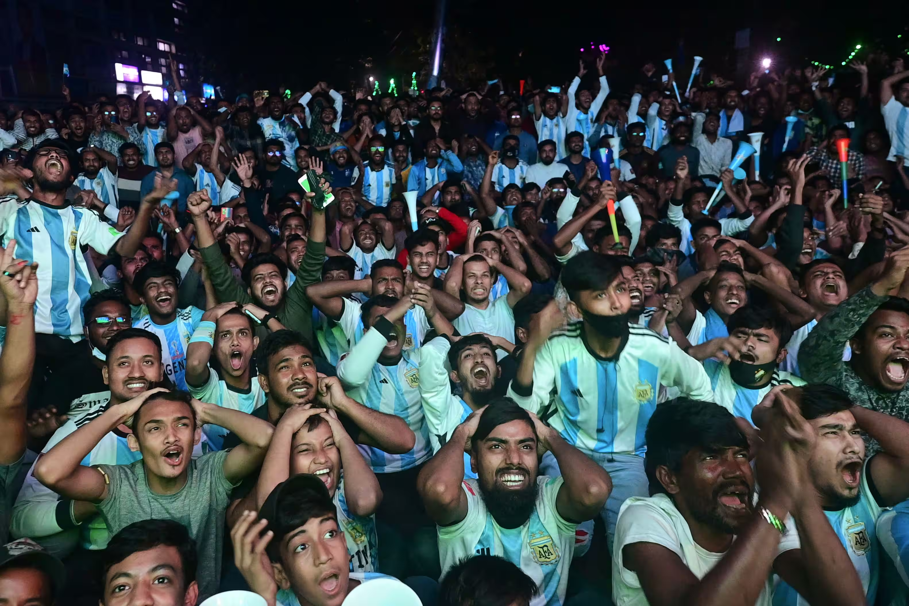 Blue-white fan face paint and match night atmosphere.